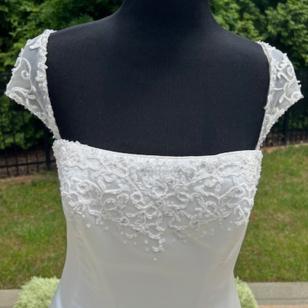 Elegant White Satin Gown - Picture 6 of 16